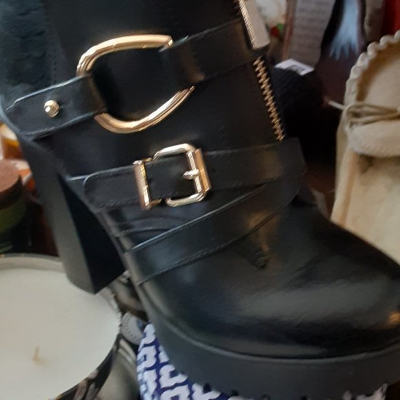 LA STRADA BLACK SHOE BOOTIE GOLD BUCKLE TRIM FALL FASHION PRE VIEW - Picture 2 of 7